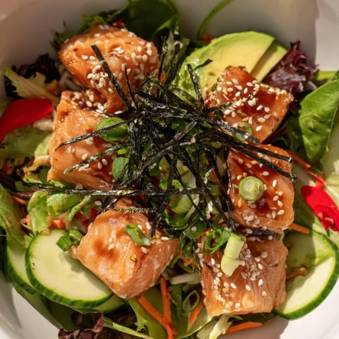 A delicious mix of textures: the Poke Bowl Salad features creamy avocado and crunchy veggies.